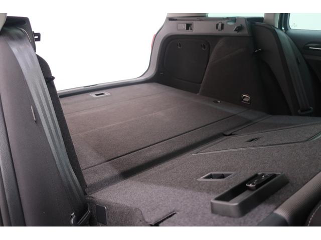 �t�H���N�X���[�Q���́A�����ȎԂł��낤�Ƒ傫�ȎԂł��낤�ƁA�i���ƈ��S���Ɉ�؂̑Ë������܂���B�N���X�𒴂����{�f�B�����A�d���ȃh�A�̕܂艹�́A���ׂĂ̎Ԏ�ɋ��ʂ���h�邬�Ȃ��i���̏؂ł��B