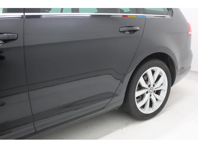 �t�H���N�X���[�Q���́A���x�������̃h�C�c�A�A�E�g�o�[���œO��I�ɒb��������Ă��܂����B������ł̈��|�I�Ȉ��萫�ƗD�ꂽ���s���\�́A�ߍ��Ȋ��Ő��܂ꂽ�u�v�Ԃ����E���̃h���C�o�[�ɑI�΂�闝�R�ł��B