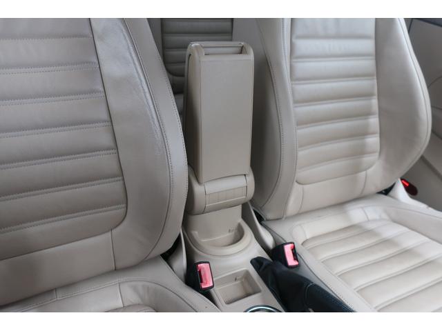 �t�H���N�X���[�Q���́A���x�������̃h�C�c�A�A�E�g�o�[���œO��I�ɒb��������Ă��܂����B������ł̈��|�I�Ȉ��萫�ƗD�ꂽ���s���\�́A�ߍ��Ȋ��Ő��܂ꂽ�u�v�Ԃ����E���̃h���C�o�[�ɑI�΂�闝�R�ł��B