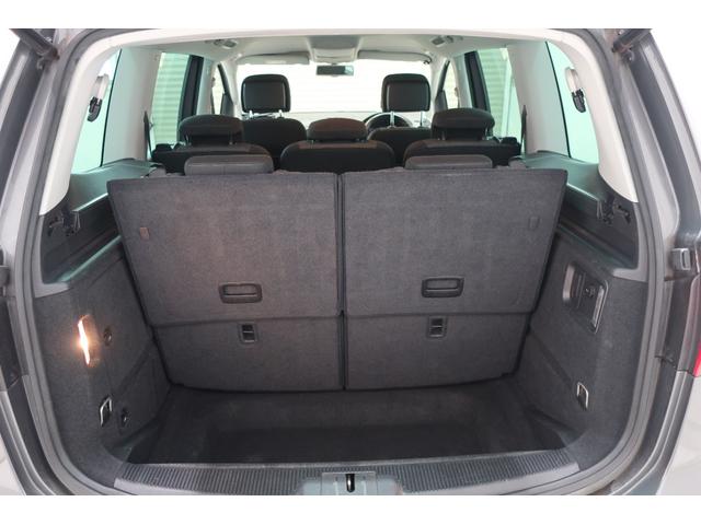 �t�H���N�X���[�Q���́A���x�������̃h�C�c�A�A�E�g�o�[���œO��I�ɒb��������Ă��܂����B������ł̈��|�I�Ȉ��萫�ƗD�ꂽ���s���\�́A�ߍ��Ȋ��Ő��܂ꂽ�u�v�Ԃ����E���̃h���C�o�[�ɑI�΂�闝�R�ł��B