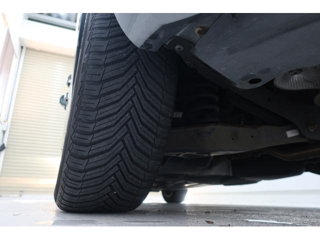 �t�H���N�X���[�Q���́A�����ȎԂł��낤�Ƒ傫�ȎԂł��낤�ƁA�i���ƈ��S���Ɉ�؂̑Ë������܂���B�N���X�𒴂����{�f�B�����A�d���ȃh�A�̕܂艹�́A���ׂĂ̎Ԏ�ɋ��ʂ���h�邬�Ȃ��i���̏؂ł��B