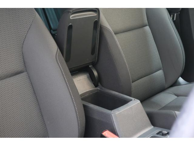 �t�H���N�X���[�Q���́A���x�������̃h�C�c�A�A�E�g�o�[���œO��I�ɒb��������Ă��܂����B������ł̈��|�I�Ȉ��萫�ƗD�ꂽ���s���\�́A�ߍ��Ȋ��Ő��܂ꂽ�u�v�Ԃ����E���̃h���C�o�[�ɑI�΂�闝�R�ł��B