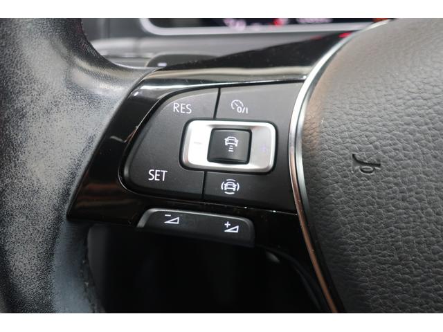 �t�H���N�X���[�Q���́A�����ȎԂł��낤�Ƒ傫�ȎԂł��낤�ƁA�i���ƈ��S���Ɉ�؂̑Ë������܂���B�N���X�𒴂����{�f�B�����A�d���ȃh�A�̕܂艹�́A���ׂĂ̎Ԏ�ɋ��ʂ���h�邬�Ȃ��i���̏؂ł��B