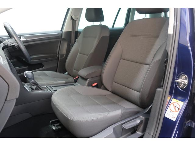 �t�H���N�X���[�Q���́A���x�������̃h�C�c�A�A�E�g�o�[���œO��I�ɒb��������Ă��܂����B������ł̈��|�I�Ȉ��萫�ƗD�ꂽ���s���\�́A�ߍ��Ȋ��Ő��܂ꂽ�u�v�Ԃ����E���̃h���C�o�[�ɑI�΂�闝�R�ł��B