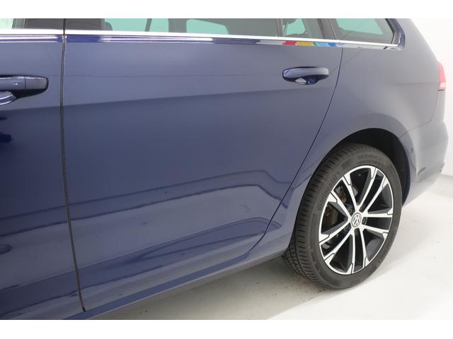 �t�H���N�X���[�Q���́A���x�������̃h�C�c�A�A�E�g�o�[���œO��I�ɒb��������Ă��܂����B������ł̈��|�I�Ȉ��萫�ƗD�ꂽ���s���\�́A�ߍ��Ȋ��Ő��܂ꂽ�u�v�Ԃ����E���̃h���C�o�[�ɑI�΂�闝�R�ł��B