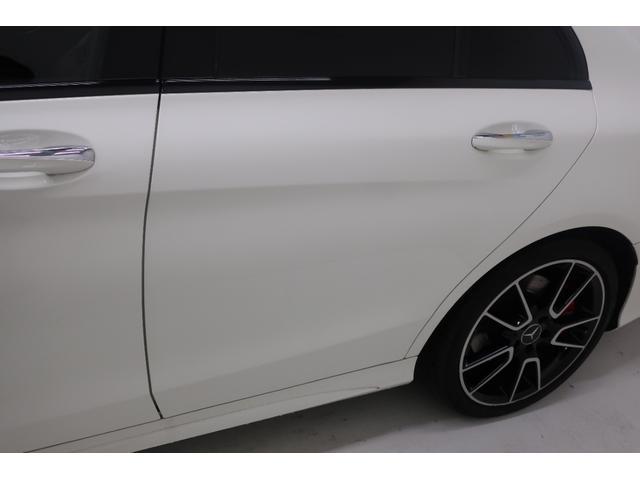 ���x�������̃h�C�c�A�A�E�g�o�[���œO��I�ɒb��������Ă��܂����B������ł̈��|�I�Ȉ��萫�ƗD�ꂽ���s���\�́A�ߍ��Ȋ��Ő��܂ꂽ�Ԃ����E���̃h���C�o�[�ɑI�΂�闝�R�ł��B