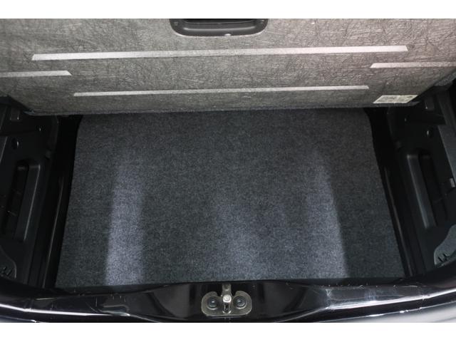 �t�H���N�X���[�Q���́A���x�������̃h�C�c�A�A�E�g�o�[���œO��I�ɒb��������Ă��܂����B������ł̈��|�I�Ȉ��萫�ƗD�ꂽ���s���\�́A�ߍ��Ȋ��Ő��܂ꂽ�u�v�Ԃ����E���̃h���C�o�[�ɑI�΂�闝�R�ł��B