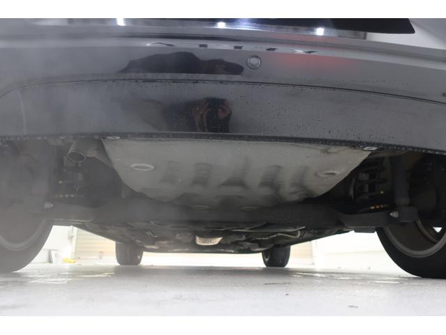 �t�H���N�X���[�Q���́A���x�������̃h�C�c�A�A�E�g�o�[���œO��I�ɒb��������Ă��܂����B������ł̈��|�I�Ȉ��萫�ƗD�ꂽ���s���\�́A�ߍ��Ȋ��Ő��܂ꂽ�u�v�Ԃ����E���̃h���C�o�[�ɑI�΂�闝�R�ł��B