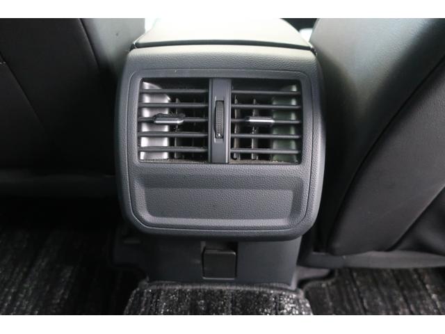 �t�H���N�X���[�Q���́A���x�������̃h�C�c�A�A�E�g�o�[���œO��I�ɒb��������Ă��܂����B������ł̈��|�I�Ȉ��萫�ƗD�ꂽ���s���\�́A�ߍ��Ȋ��Ő��܂ꂽ�u�v�Ԃ����E���̃h���C�o�[�ɑI�΂�闝�R�ł��B