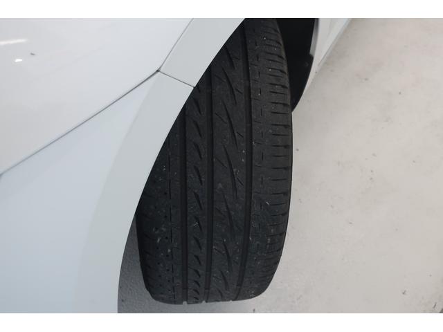 �t�H���N�X���[�Q���́A�����ȎԂł��낤�Ƒ傫�ȎԂł��낤�ƁA�i���ƈ��S���Ɉ�؂̑Ë������܂���B�N���X�𒴂����{�f�B�����A�d���ȃh�A�̕܂艹�́A���ׂĂ̎Ԏ�ɋ��ʂ���h�邬�Ȃ��i���̏؂ł��B