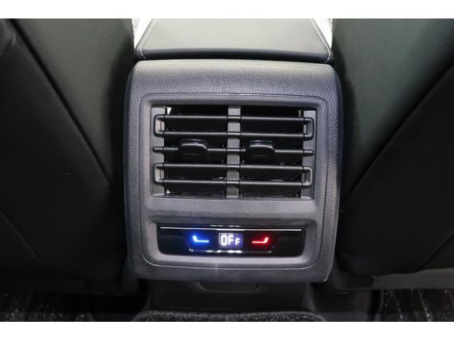 �t�H���N�X���[�Q���́A���x�������̃h�C�c�A�A�E�g�o�[���œO��I�ɒb��������Ă��܂����B������ł̈��|�I�Ȉ��萫�ƗD�ꂽ���s���\�́A�ߍ��Ȋ��Ő��܂ꂽ�u�v�Ԃ����E���̃h���C�o�[�ɑI�΂�闝�R�ł��B