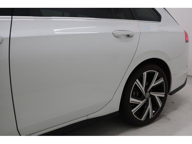 �t�H���N�X���[�Q���́A���x�������̃h�C�c�A�A�E�g�o�[���œO��I�ɒb��������Ă��܂����B������ł̈��|�I�Ȉ��萫�ƗD�ꂽ���s���\�́A�ߍ��Ȋ��Ő��܂ꂽ�u�v�Ԃ����E���̃h���C�o�[�ɑI�΂�闝�R�ł��B