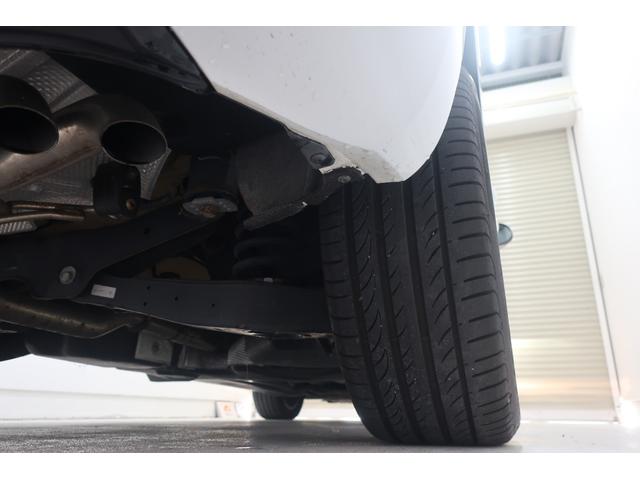 �t�H���N�X���[�Q���́A�����ȎԂł��낤�Ƒ傫�ȎԂł��낤�ƁA�i���ƈ��S���Ɉ�؂̑Ë������܂���B�N���X�𒴂����{�f�B�����A�d���ȃh�A�̕܂艹�́A���ׂĂ̎Ԏ�ɋ��ʂ���h�邬�Ȃ��i���̏؂ł��B