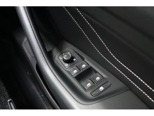 ＴＳＩ　４モーション　Ｒラインアドバンス　パノラマスライディングルーフ　ＨａｒｍａｎＫａｒｄｏｎプレミアムサウンドシステム　２０インチ純正アルミホイール　ドライブレコーダー　ＥＴＣ　ＬＥＤヘッドランプ　革シート　パワーバックドア（画像30）