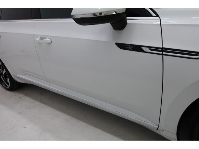 ＴＳＩ　４モーション　Ｒラインアドバンス　パノラマスライディングルーフ　ＨａｒｍａｎＫａｒｄｏｎプレミアムサウンドシステム　２０インチ純正アルミホイール　ドライブレコーダー　ＥＴＣ　ＬＥＤヘッドランプ　革シート　パワーバックドア（画像54）