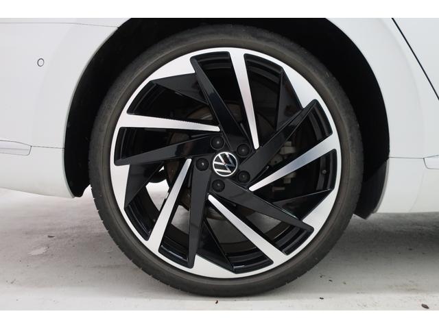 ＴＳＩ　４モーション　Ｒラインアドバンス　パノラマスライディングルーフ　ＨａｒｍａｎＫａｒｄｏｎプレミアムサウンドシステム　２０インチ純正アルミホイール　ドライブレコーダー　ＥＴＣ　ＬＥＤヘッドランプ　革シート　パワーバックドア（画像66）