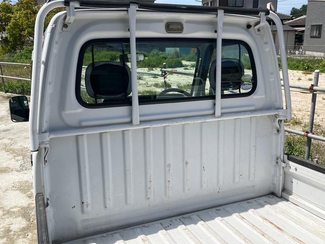 サンバートラック ＴＢ　４ＷＤ　軽トラック　ＭＴ　エアコン　パワーステアリング　運転席エアバッグ（17枚目）
