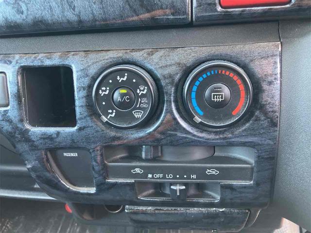 ハイエースバン 　両側スライドドア　ＡＴ　アルミホイール　エアコン　パワーステアリング　パワーウィンドウ　運転席エアバッグ　助手席エアバッグ（6枚目）