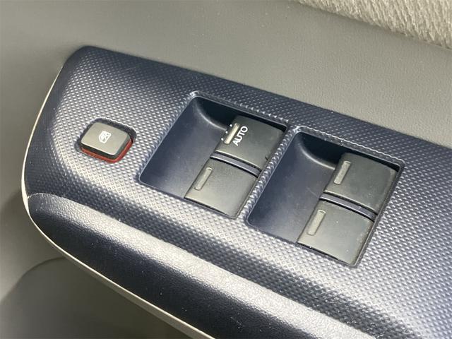 �p���[�E�B���h�E�̃X�C�b�`�ł���B�^�]�Ȃɋ��Ȃ��瑋���J���߂̃R���g���[���ł��܂���B