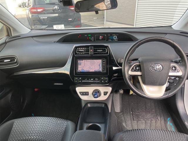 プリウス Ｓ　ドライブレコーダー　レーンアシスト　オートクルーズコントロール　衝突被害軽減システム　バックカメラ　ナビ　ＴＶ　アルミホイール　オートマチックハイビーム　オートライト　ＬＥＤヘッドランプ　ＣＶＴ（2枚目）