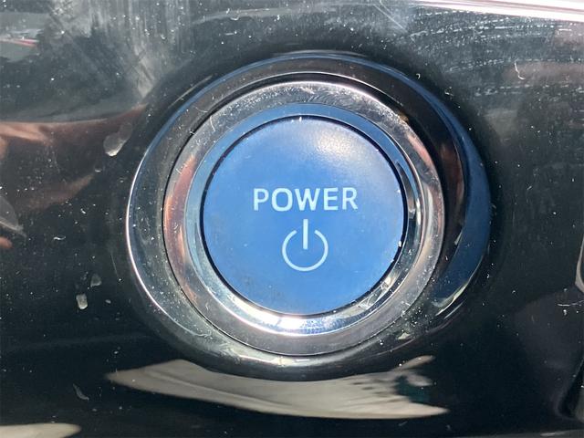 プリウス Ｓ　ドライブレコーダー　レーンアシスト　オートクルーズコントロール　衝突被害軽減システム　バックカメラ　ナビ　ＴＶ　アルミホイール　オートマチックハイビーム　オートライト　ＬＥＤヘッドランプ　ＣＶＴ（8枚目）