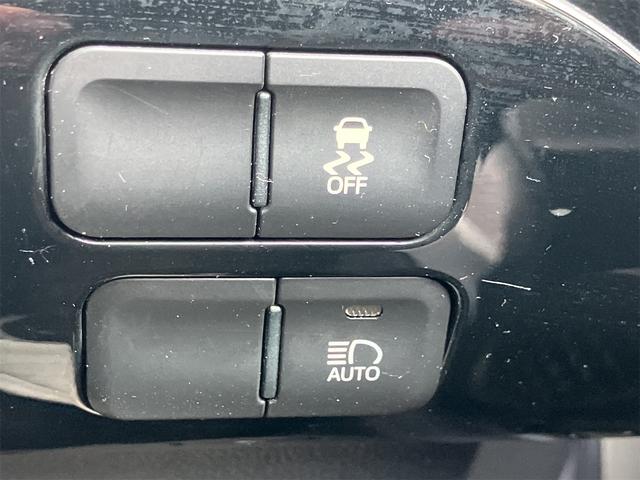 プリウス Ｓ　ドライブレコーダー　レーンアシスト　オートクルーズコントロール　衝突被害軽減システム　バックカメラ　ナビ　ＴＶ　アルミホイール　オートマチックハイビーム　オートライト　ＬＥＤヘッドランプ　ＣＶＴ（9枚目）