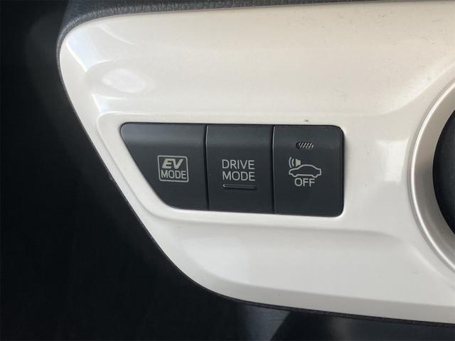 プリウス Ｓ　ドライブレコーダー　レーンアシスト　オートクルーズコントロール　衝突被害軽減システム　バックカメラ　ナビ　ＴＶ　アルミホイール　オートマチックハイビーム　オートライト　ＬＥＤヘッドランプ　ＣＶＴ（10枚目）