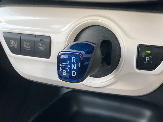 プリウス Ｓ　ドライブレコーダー　レーンアシスト　オートクルーズコントロール　衝突被害軽減システム　バックカメラ　ナビ　ＴＶ　アルミホイール　オートマチックハイビーム　オートライト　ＬＥＤヘッドランプ　ＣＶＴ（11枚目）