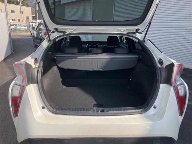 プリウス Ｓ　ドライブレコーダー　レーンアシスト　オートクルーズコントロール　衝突被害軽減システム　バックカメラ　ナビ　ＴＶ　アルミホイール　オートマチックハイビーム　オートライト　ＬＥＤヘッドランプ　ＣＶＴ（21枚目）