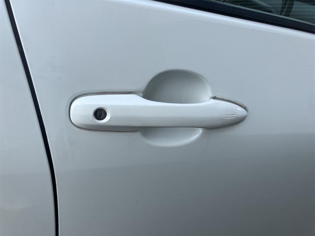 プリウス Ｓ　ドライブレコーダー　レーンアシスト　オートクルーズコントロール　衝突被害軽減システム　バックカメラ　ナビ　ＴＶ　アルミホイール　オートマチックハイビーム　オートライト　ＬＥＤヘッドランプ　ＣＶＴ（27枚目）