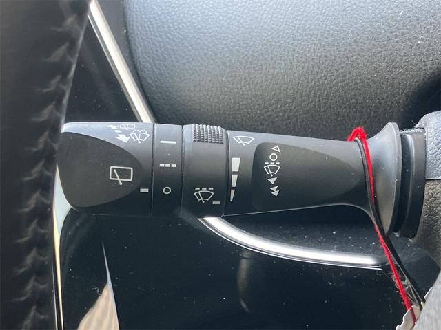 プリウス Ｓ　ドライブレコーダー　レーンアシスト　オートクルーズコントロール　衝突被害軽減システム　バックカメラ　ナビ　ＴＶ　アルミホイール　オートマチックハイビーム　オートライト　ＬＥＤヘッドランプ　ＣＶＴ（42枚目）