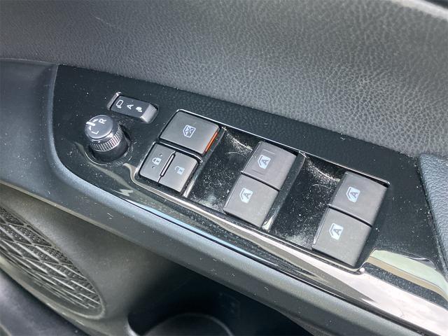 プリウス Ｓ　ドライブレコーダー　レーンアシスト　オートクルーズコントロール　衝突被害軽減システム　バックカメラ　ナビ　ＴＶ　アルミホイール　オートマチックハイビーム　オートライト　ＬＥＤヘッドランプ　ＣＶＴ（47枚目）