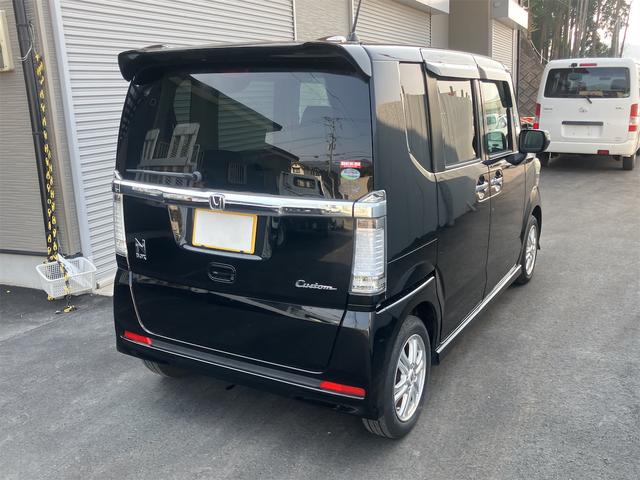 Ｎ－ＢＯＸカスタム Ｇ・Ｌパッケージ　両側スライド・片側電動　オートライト　ＨＩＤ　スマートキー　アイドリングストップ　電動格納ミラー　ベンチシート　ＣＶＴ　盗難防止システム　ＡＢＳ　ＥＳＣ　ＣＤ　ＵＳＢ　ミュージックプレイヤー接続可（16枚目）