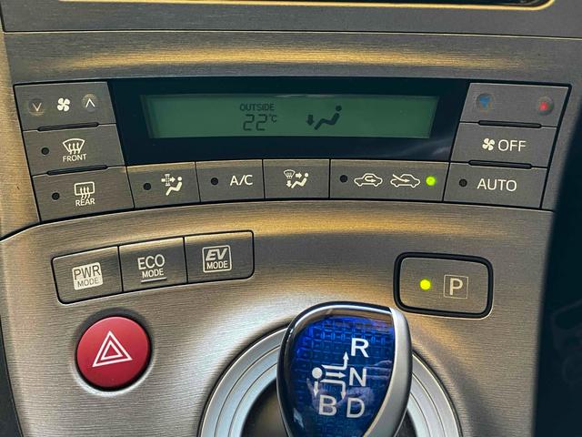 プリウス Ｓ　ＥＴＣ　バックカメラ　ナビ　ＴＶ　ローダウン　アルミホイール　オートライト　ＨＩＤ　ＣＶＴ　スマートキー　電動格納ミラー　盗難防止システム　ＣＤ　ＵＳＢ　ミュージックプレイヤー接続可（7枚目）