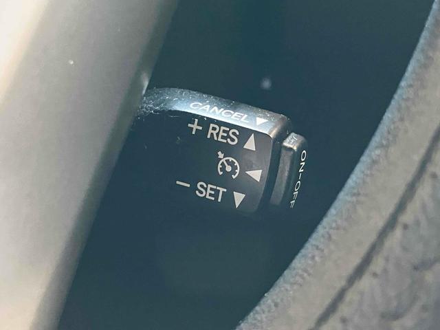 プリウス Ｓ　ＥＴＣ　バックカメラ　ナビ　ＴＶ　ローダウン　アルミホイール　オートライト　ＨＩＤ　ＣＶＴ　スマートキー　電動格納ミラー　盗難防止システム　ＣＤ　ＵＳＢ　ミュージックプレイヤー接続可（9枚目）