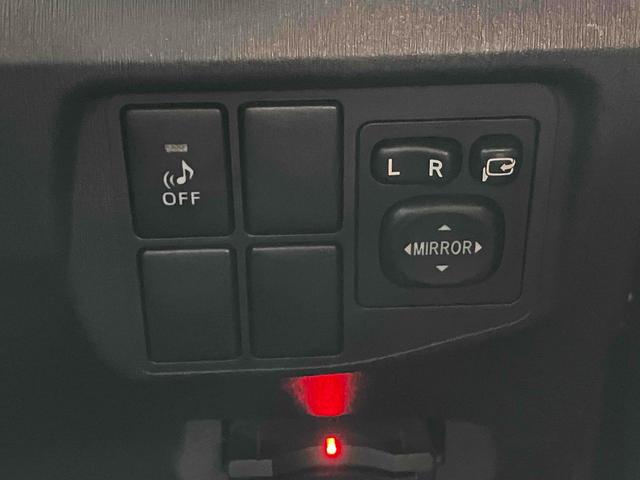 プリウス Ｓ　ＥＴＣ　バックカメラ　ナビ　ＴＶ　ローダウン　アルミホイール　オートライト　ＨＩＤ　ＣＶＴ　スマートキー　電動格納ミラー　盗難防止システム　ＣＤ　ＵＳＢ　ミュージックプレイヤー接続可（10枚目）