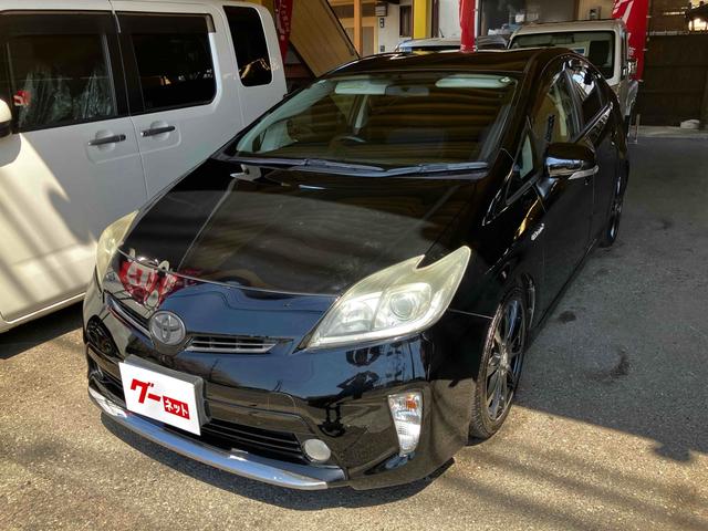 プリウス Ｓ　ＥＴＣ　バックカメラ　ナビ　ＴＶ　ローダウン　アルミホイール　オートライト　ＨＩＤ　ＣＶＴ　スマートキー　電動格納ミラー　盗難防止システム　ＣＤ　ＵＳＢ　ミュージックプレイヤー接続可（12枚目）