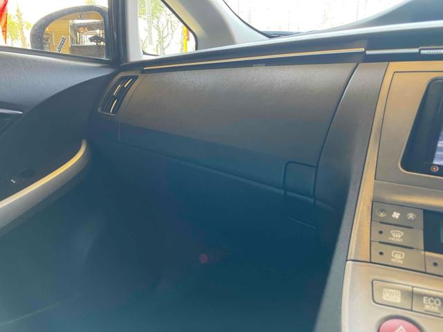 プリウス Ｓ　ＥＴＣ　バックカメラ　ナビ　ＴＶ　ローダウン　アルミホイール　オートライト　ＨＩＤ　ＣＶＴ　スマートキー　電動格納ミラー　盗難防止システム　ＣＤ　ＵＳＢ　ミュージックプレイヤー接続可（32枚目）