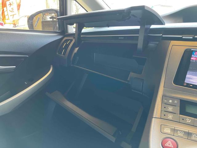 プリウス Ｓ　ＥＴＣ　バックカメラ　ナビ　ＴＶ　ローダウン　アルミホイール　オートライト　ＨＩＤ　ＣＶＴ　スマートキー　電動格納ミラー　盗難防止システム　ＣＤ　ＵＳＢ　ミュージックプレイヤー接続可（33枚目）