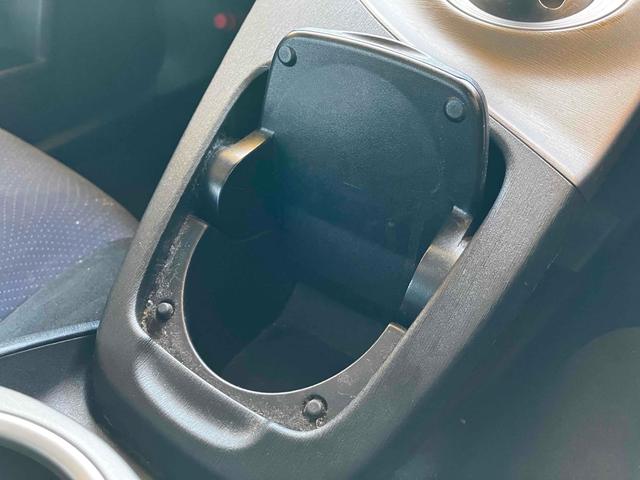 プリウス Ｓ　ＥＴＣ　バックカメラ　ナビ　ＴＶ　ローダウン　アルミホイール　オートライト　ＨＩＤ　ＣＶＴ　スマートキー　電動格納ミラー　盗難防止システム　ＣＤ　ＵＳＢ　ミュージックプレイヤー接続可（34枚目）