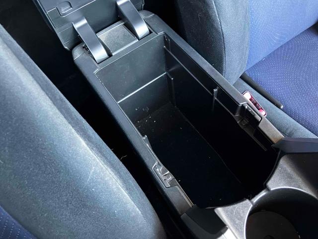 プリウス Ｓ　ＥＴＣ　バックカメラ　ナビ　ＴＶ　ローダウン　アルミホイール　オートライト　ＨＩＤ　ＣＶＴ　スマートキー　電動格納ミラー　盗難防止システム　ＣＤ　ＵＳＢ　ミュージックプレイヤー接続可（36枚目）