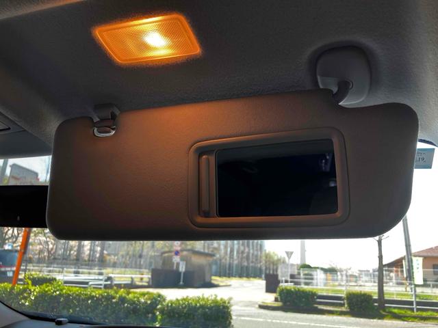 プリウス Ｓ　ＥＴＣ　バックカメラ　ナビ　ＴＶ　ローダウン　アルミホイール　オートライト　ＨＩＤ　ＣＶＴ　スマートキー　電動格納ミラー　盗難防止システム　ＣＤ　ＵＳＢ　ミュージックプレイヤー接続可（45枚目）