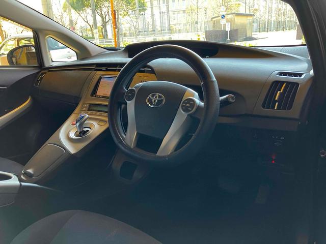 プリウス Ｓ　ＥＴＣ　バックカメラ　ナビ　ＴＶ　ローダウン　アルミホイール　オートライト　ＨＩＤ　ＣＶＴ　スマートキー　電動格納ミラー　盗難防止システム　ＣＤ　ＵＳＢ　ミュージックプレイヤー接続可（47枚目）