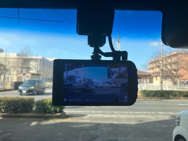 N-BOXカスタム G・Lホンダセンシング 後席モニター ドライブレコーダー ETC メモリーナビ バックカメラ DVD CD Bluetoothオーディオ 左側パワースライドドア レザーシートカバー オートライト オートマティックハイビーム(18枚目)