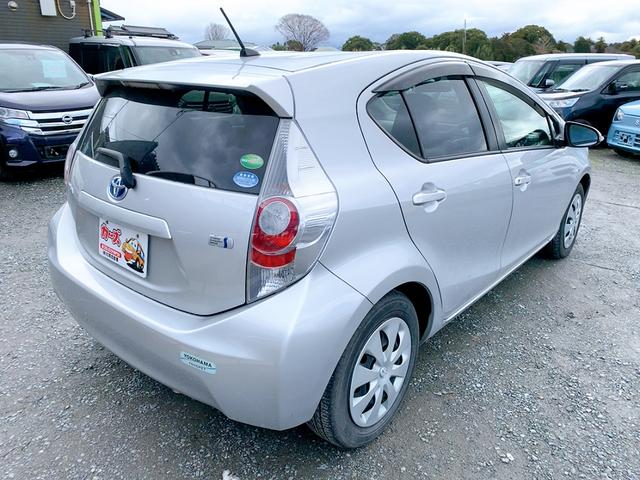 アクア Ｓ　保証１２ヵ月・走行無制限　ＥＴＣ　バックカメラ　ナビ　ＴＶ　キーレスエントリー　電動格納ミラー　ＣＶＴ　衝突安全ボディ　ＡＢＳ　ＥＳＣ　ＣＤ　ＤＶＤ再生　Ｂｌｕｅｔｏｏｔｈ　エアコン（27枚目）