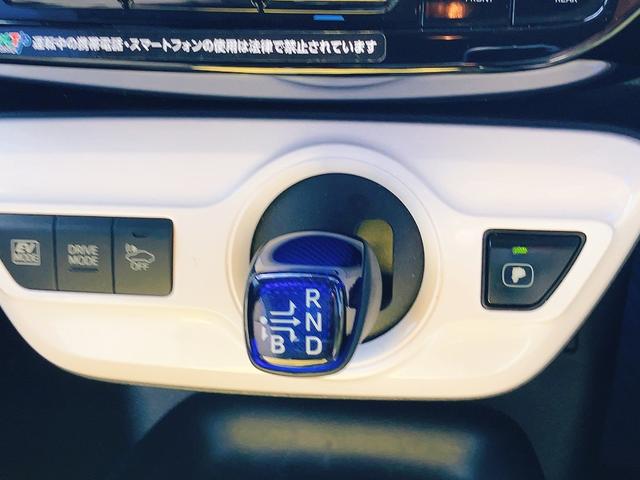 プリウス Ｓツーリングセレクション　ＥＴＣ　オートクルーズコントロール　バックカメラ　ナビ　ＴＶ　アルミホイール　オートマチックハイビーム　オートライト　ＬＥＤヘッドランプ　ＣＶＴ　シートヒーター　スマートキー　アイドリングストップ（30枚目）
