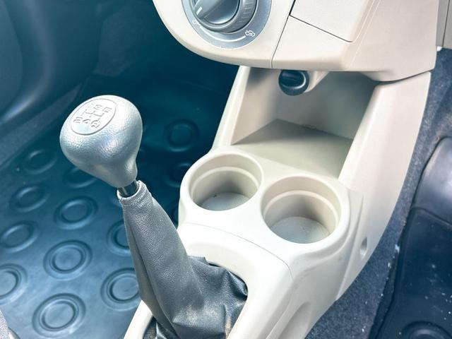 ミラ Ｌ　キーレスエントリー　電動格納ミラー　ＭＴ　盗難防止システム　ＣＤ　衝突安全ボディ　エアコン　パワーステアリング　パワーウィンドウ　運転席エアバッグ　助手席エアバッグ（6枚目）