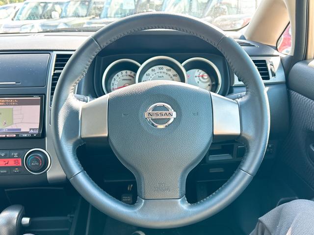 ティーダ １５Ｍ　ドライブレコーダー　バックカメラ　ナビ　ＴＶ　オートライト　キーレスエントリー　電動格納ミラー　ＣＶＴ　盗難防止システム　衝突安全ボディ　ＡＢＳ　ＣＤ　Ｂｌｕｅｔｏｏｔｈ　エアコン　パワーステアリング（3枚目）
