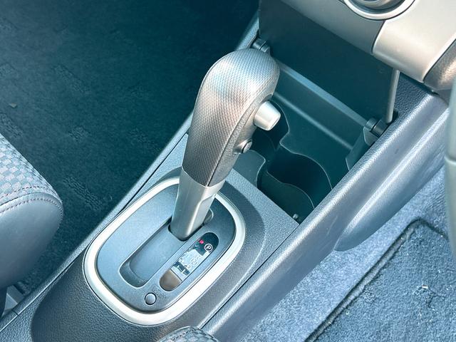 ティーダ １５Ｍ　ドライブレコーダー　バックカメラ　ナビ　ＴＶ　オートライト　キーレスエントリー　電動格納ミラー　ＣＶＴ　盗難防止システム　衝突安全ボディ　ＡＢＳ　ＣＤ　Ｂｌｕｅｔｏｏｔｈ　エアコン　パワーステアリング（7枚目）