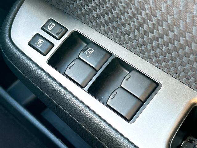 ティーダ １５Ｍ　ドライブレコーダー　バックカメラ　ナビ　ＴＶ　オートライト　キーレスエントリー　電動格納ミラー　ＣＶＴ　盗難防止システム　衝突安全ボディ　ＡＢＳ　ＣＤ　Ｂｌｕｅｔｏｏｔｈ　エアコン　パワーステアリング（9枚目）